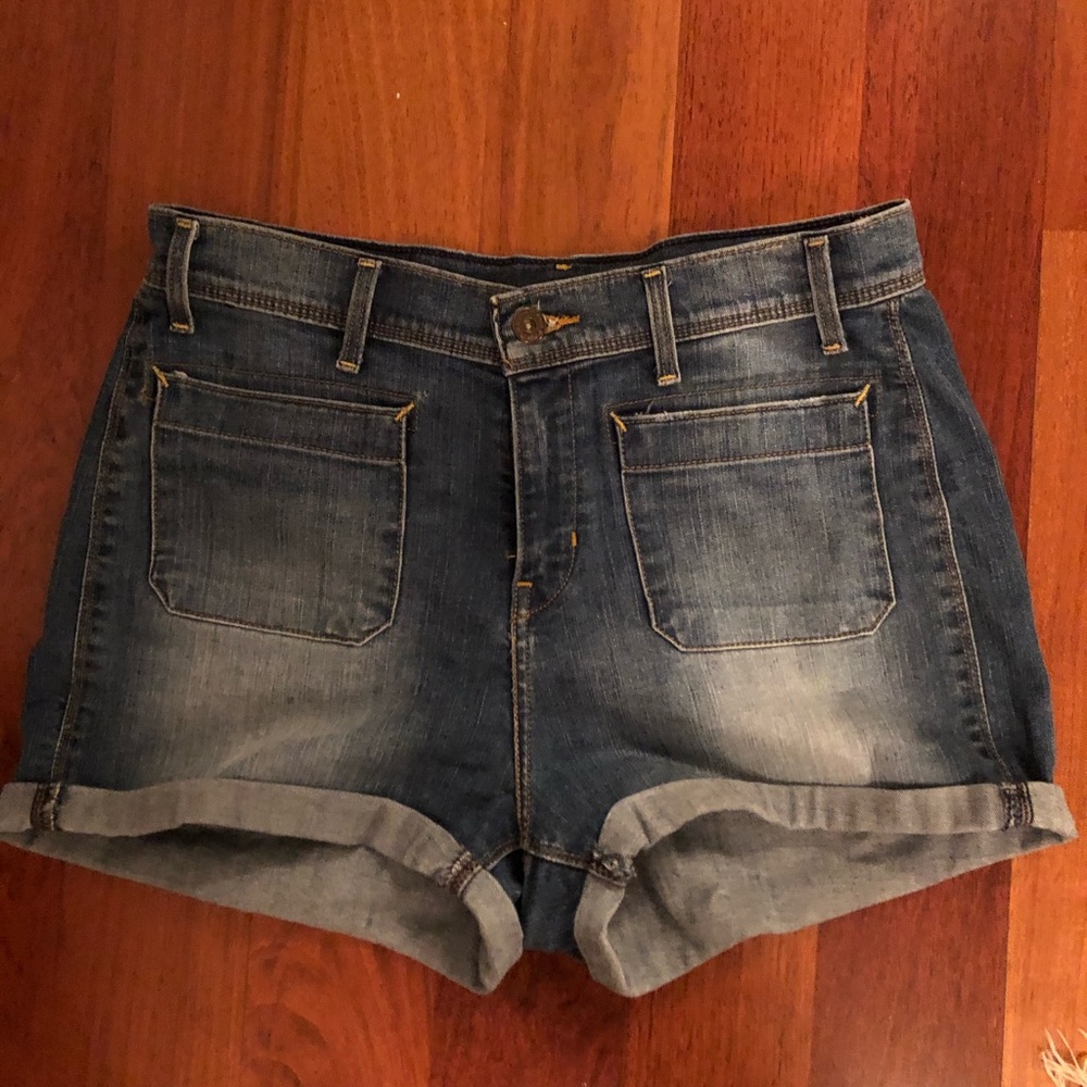 Vintage Levi’s Shorts - Size 28